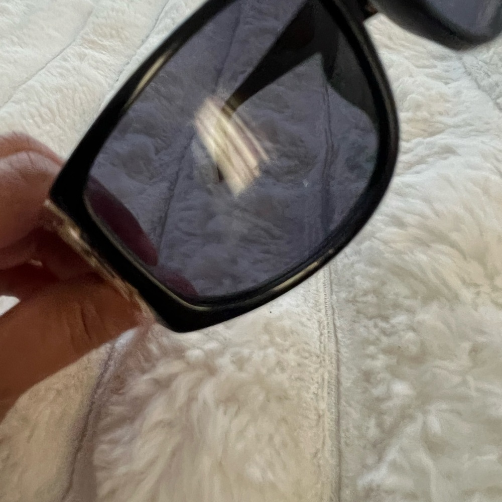 CHANEL Black Sunglasses Modern Design - Picture 7 of 13